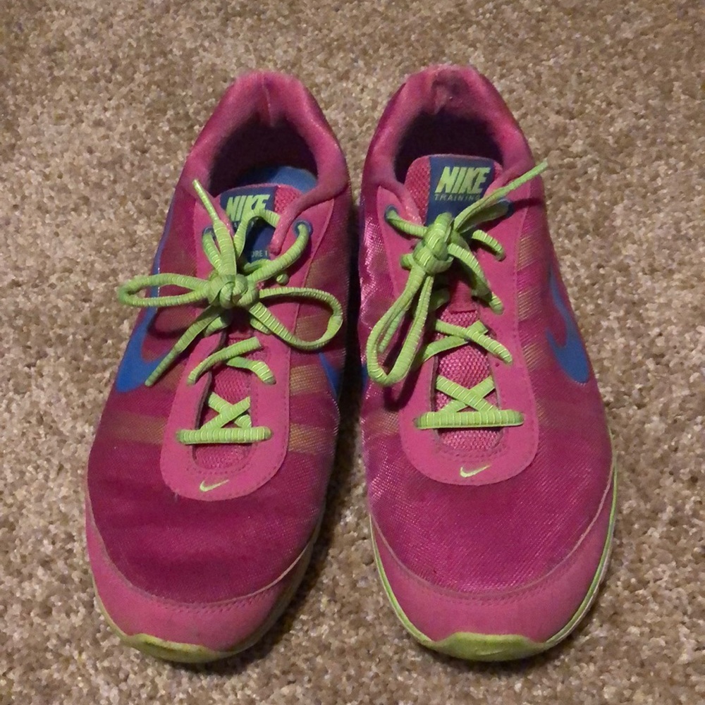 NIKE trainers